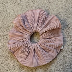 ALO Yoga Micro Plisse Oversized Scrunchie